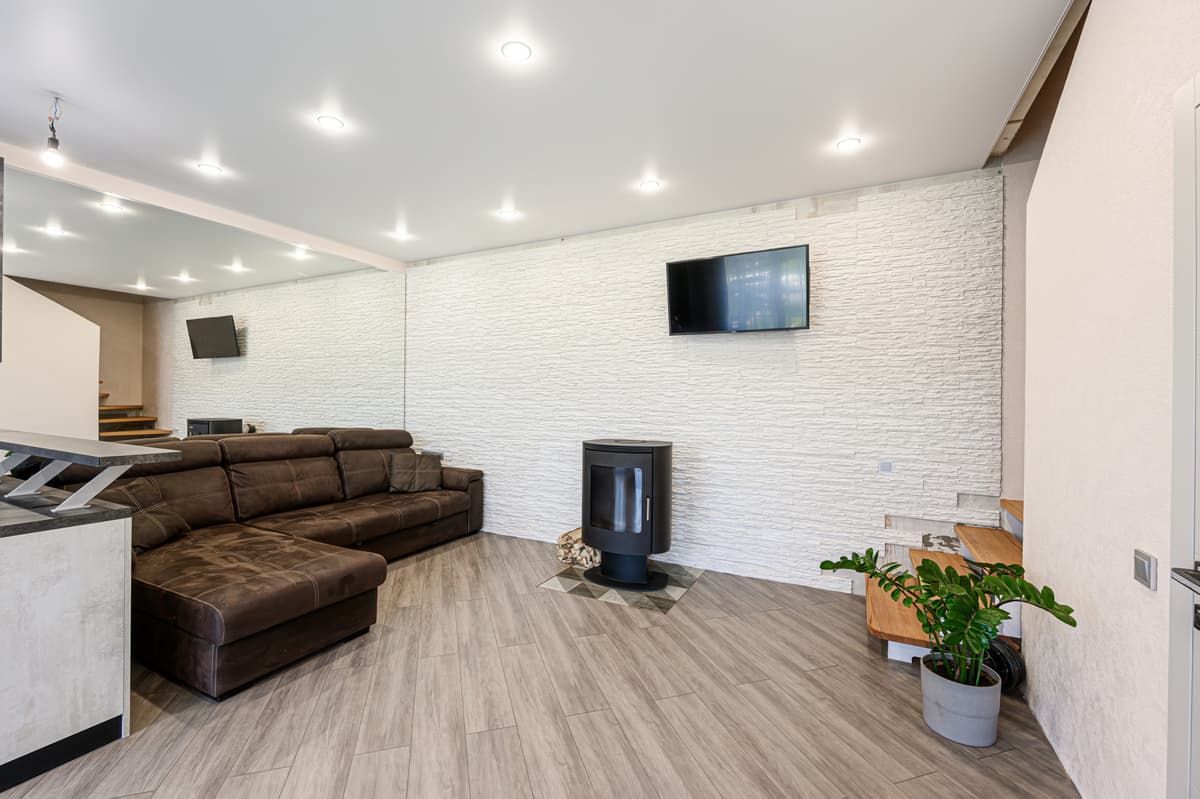 Energy-efficient addition with solar panels